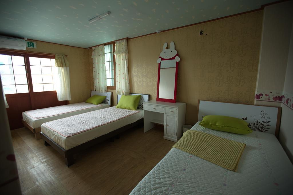 Gdygla Guesthouse Jeju Phòng bức ảnh